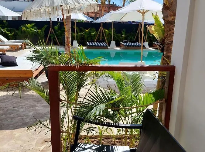 Ohana's Beachfront & Club