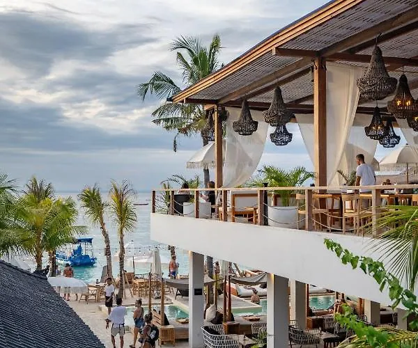 Ohana's Beachfront & Club レンボンガン島