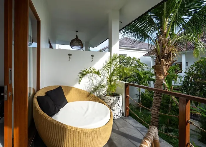 Ohana's Beachfront & Club リゾート レンボンガン島