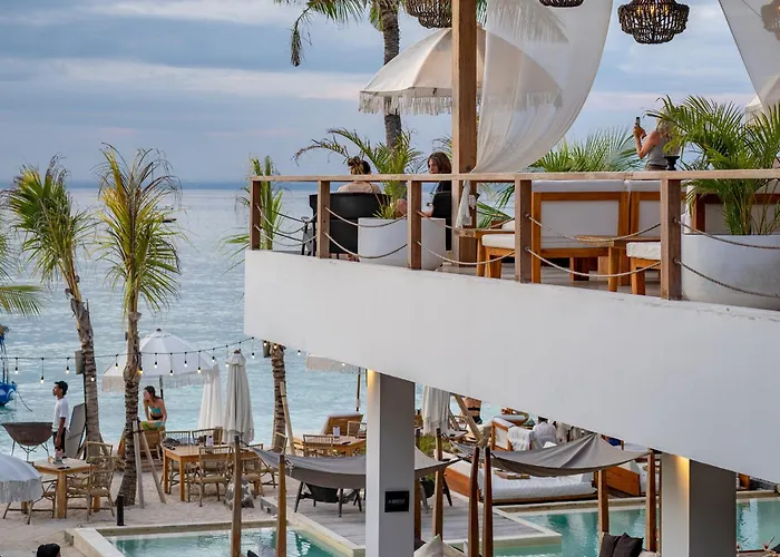 Ohana's Beachfront & Club 4*