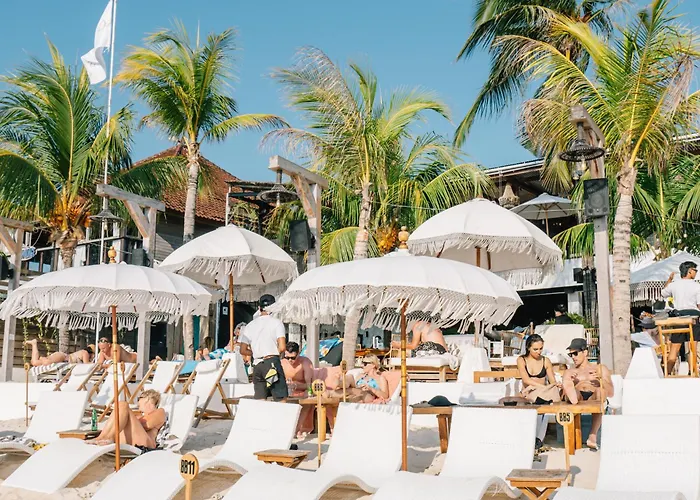 Ohana's Beachfront & Club 4* レンボンガン島
