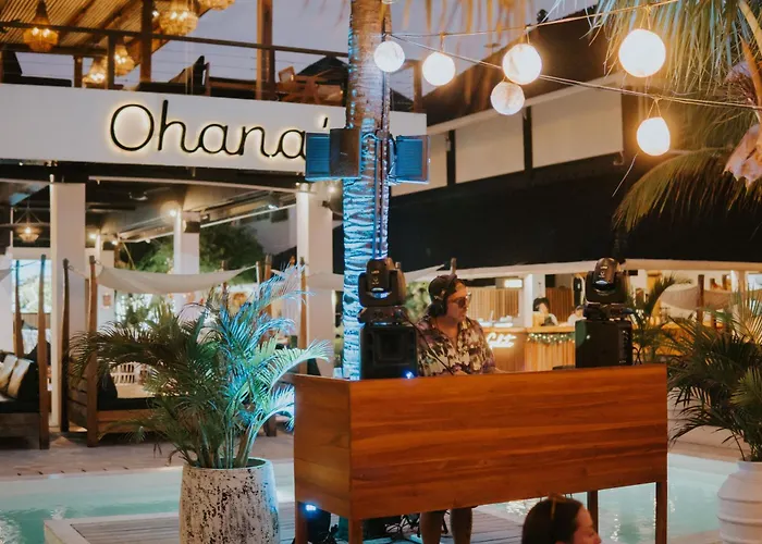 リゾート Ohana's Beachfront & Club レンボンガン島