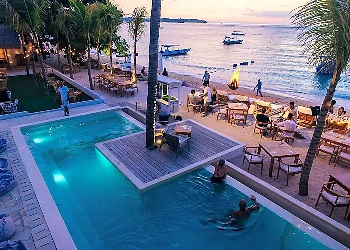 リゾート Ohana's Beachfront & Club レンボンガン島
