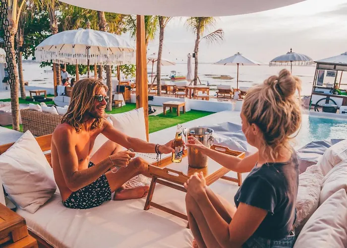Ohana's Beachfront & Club リゾート レンボンガン島