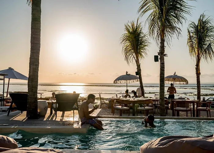 Ohana's Beachfront & Club 4* レンボンガン島